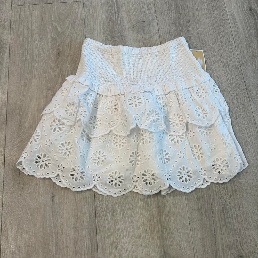 Michael Kors white eyelet ruffle mini skirt. Size XS